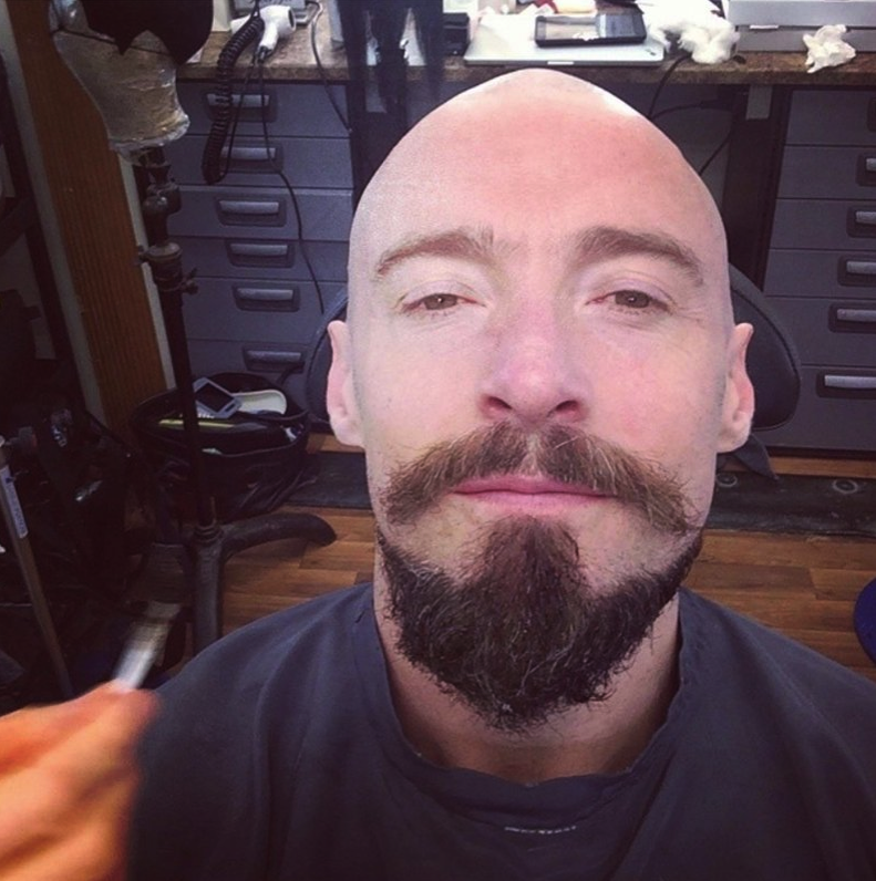 Hugh Jackman visar upp en något udda look. Hugh Jackman visar upp en något udda look.